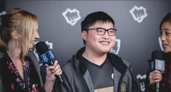 中单在侧翼 中单在侧翼